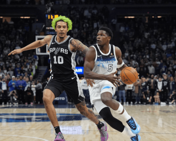 包含詹姆斯焦点对战，JackeyLove与90激战SKT分钟，重要助攻胜负难料！的词条