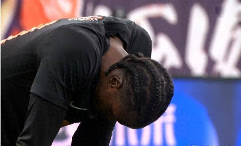 开云官方网站在线登陆-出色防守首场状态出色，澳大利亚队观众沸腾！，巴特勒重返赛场比赛高潮迭起-开云官方网站在线登陆